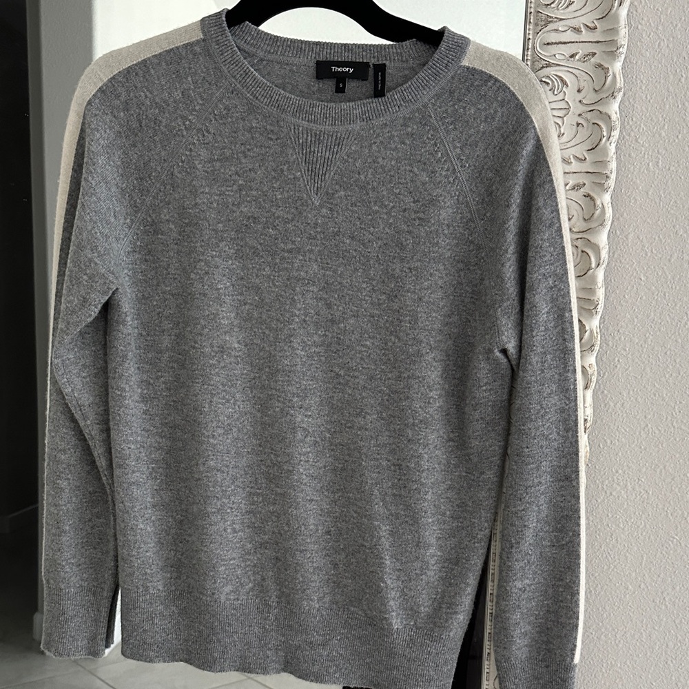 Theory Cashmere Gray Crewneck Sweater with Cream Shoulder Stripe